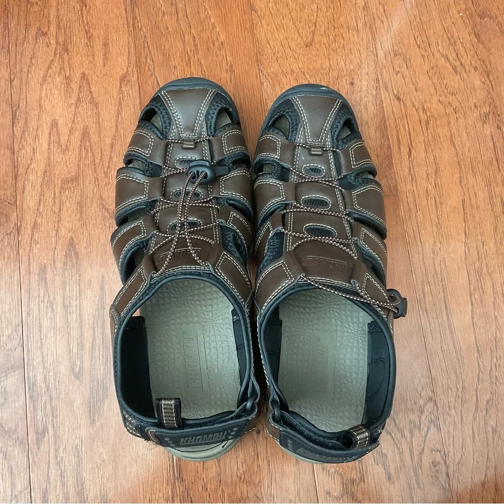 NWOT Khombu Brown Faux Leather Open Side Fisherman Sandals Size 12 Men's